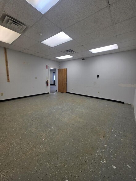 More Photos Of 1030 Elizabeth St, Nicholasville Self Storage For Lease