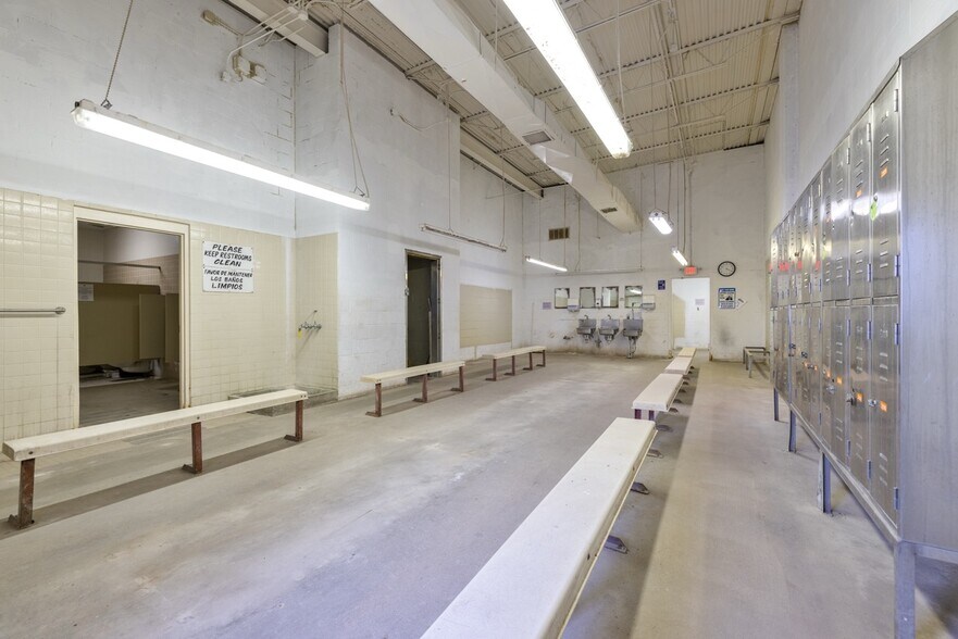 More Photos Of 1809 N Bell St, San Angelo Industrial For Sale