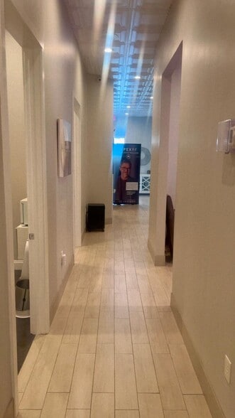 More Photos Of 3317 Lithia Pinecrest Rd, Valrico Unknown For Lease