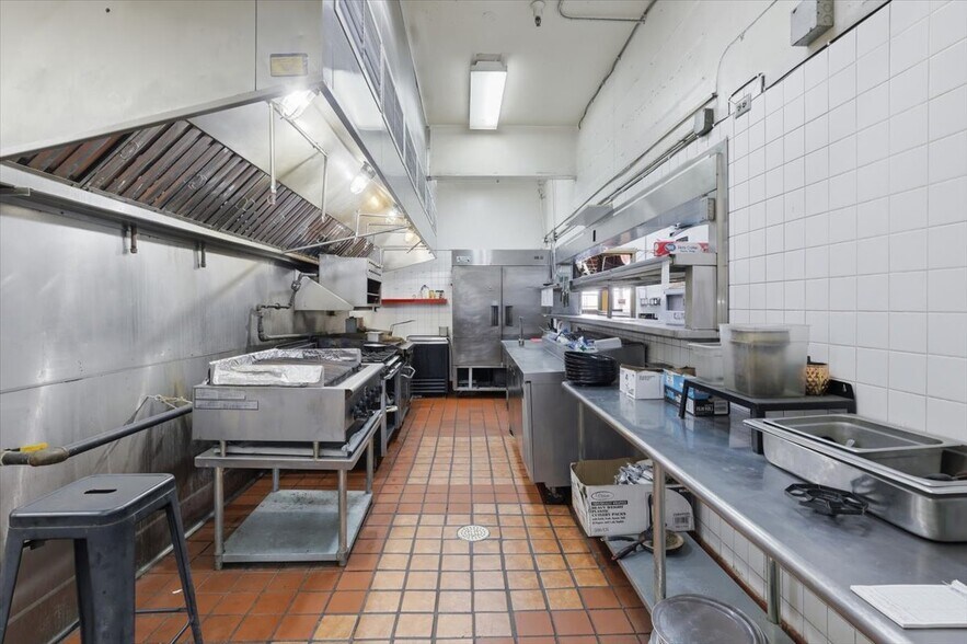 More Photos Of 3330 N Academy Blvd, Colorado Springs Bar For Sale