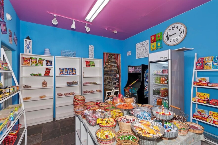 More Photos Of 40716 Village Dr, Big Bear Lake Freestanding For Sale