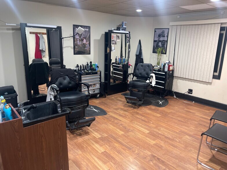 More Photos Of 2340 Kinnickinnic Ave, Milwaukee Storefront Retail Residential For Sale