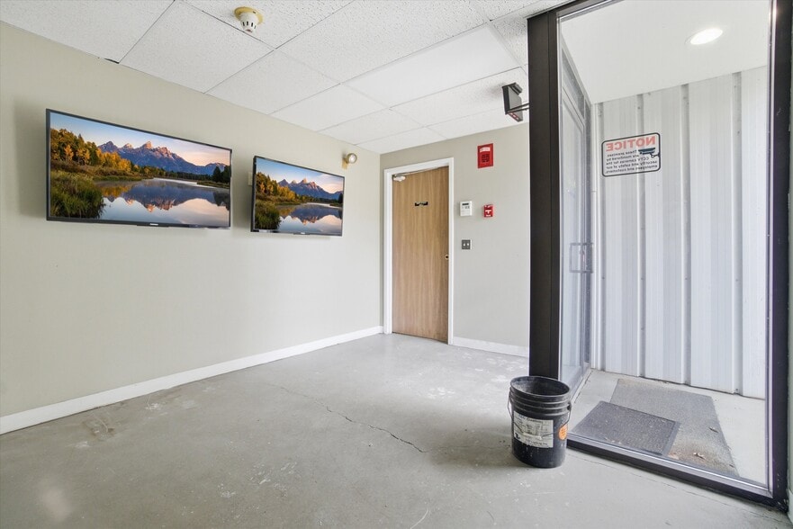 More Photos Of 95 Runnells Bridge Rd, Hollis Manufacturing For Sale
