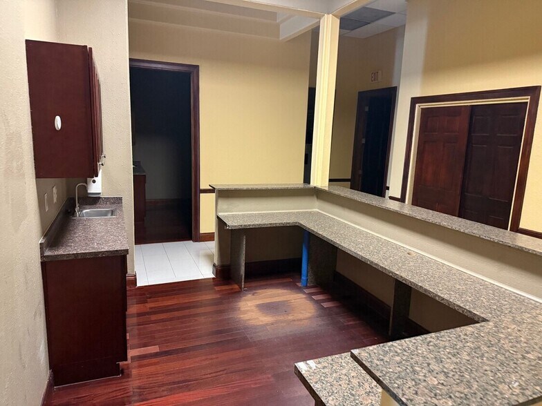 More Photos Of 2080-2094 Gulf To Bay Blvd, Clearwater General Retail For Lease