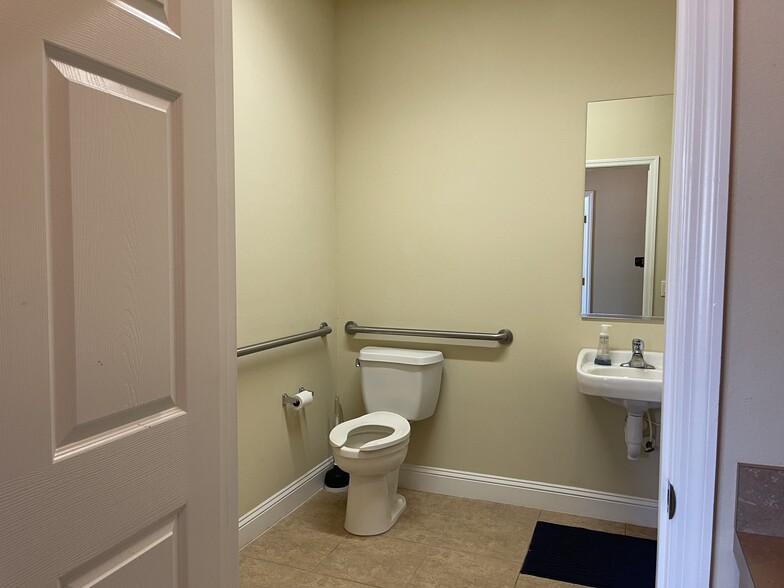 More Photos Of 4875 NW Palm Coast Pky, Palm Coast Office For Sale