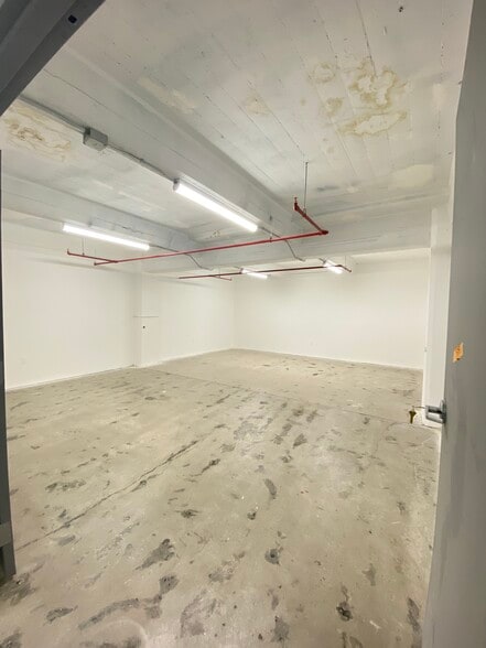 More Photos Of 901 E 31st St, Los Angeles Manufacturing For Lease