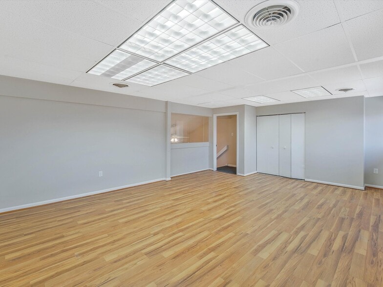 More Photos Of 311 Maple Ave W, Vienna Medical For Lease