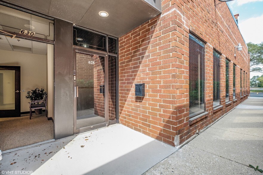 More Photos Of 610-642 Anthony Trl, Northbrook Light Distribution For Sale