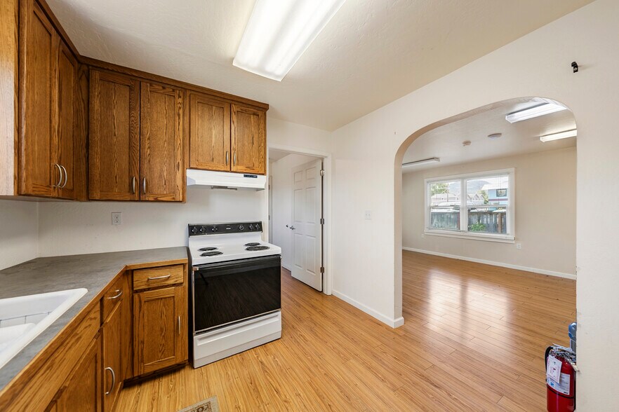 More Photos Of 143 S Main St, Phoenix Office For Sale