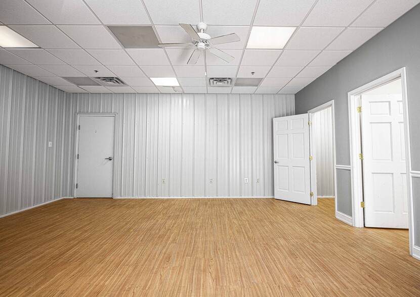 More Photos Of 350 Granary Rd, Forest Hill Flex For Lease