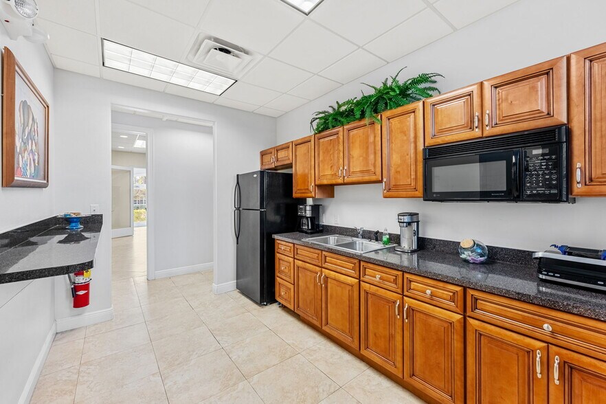 More Photos Of 334 Fourth Ave, Indialantic Office For Sale
