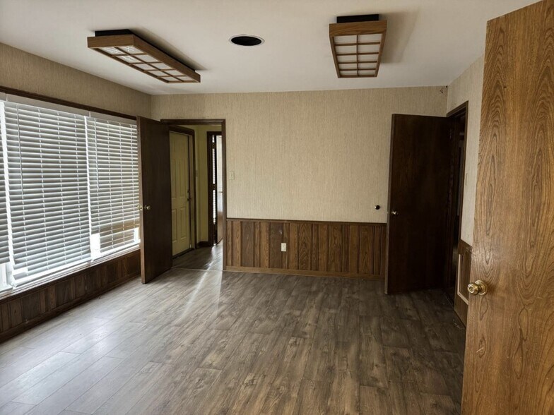 More Photos Of 2124 N 25th St, Waco Medical For Sale