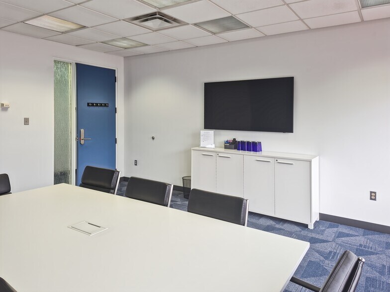 More Photos Of 335 Hoffer Dr, Regina Coworking Space