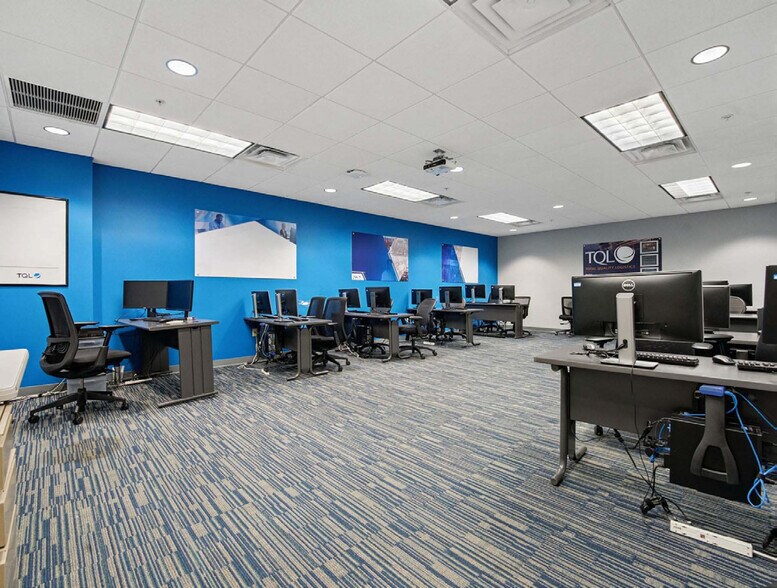 More Photos Of 600-640 S Front St, Columbus Parking Garage For Lease