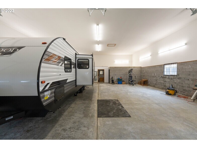 More Photos Of 94755 Quiet Valley Ln, Myrtle Point Warehouse For Lease