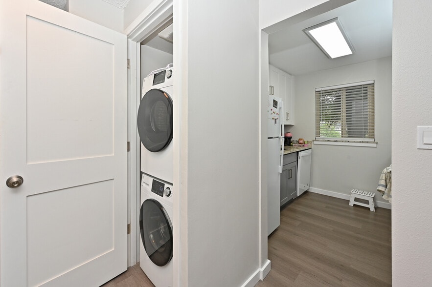 More Photos Of 7101 6th Ave NE, Seattle Apartments For Sale