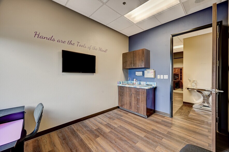 More Photos Of 3175 Saint Rose Pky, Henderson Medical For Lease
