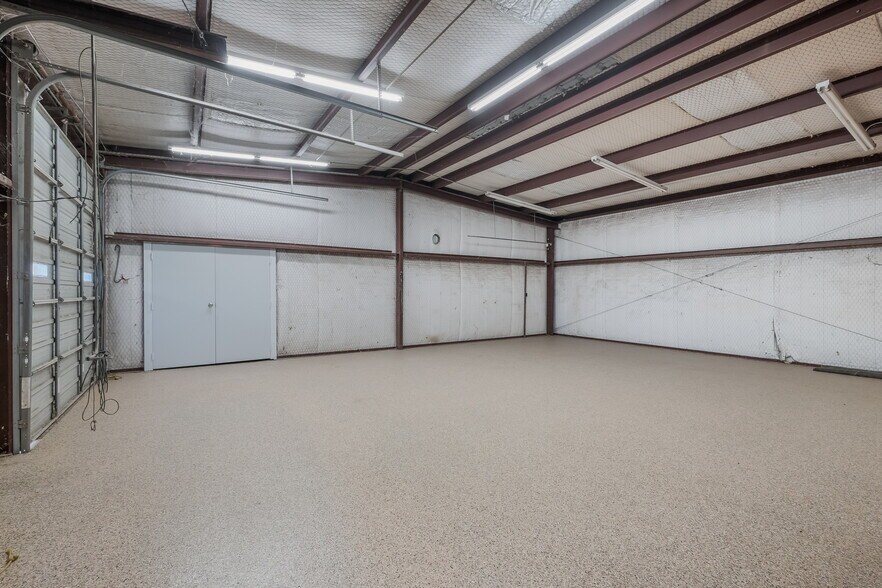 More Photos Of 2908 Us-90, Hondo Freestanding For Lease