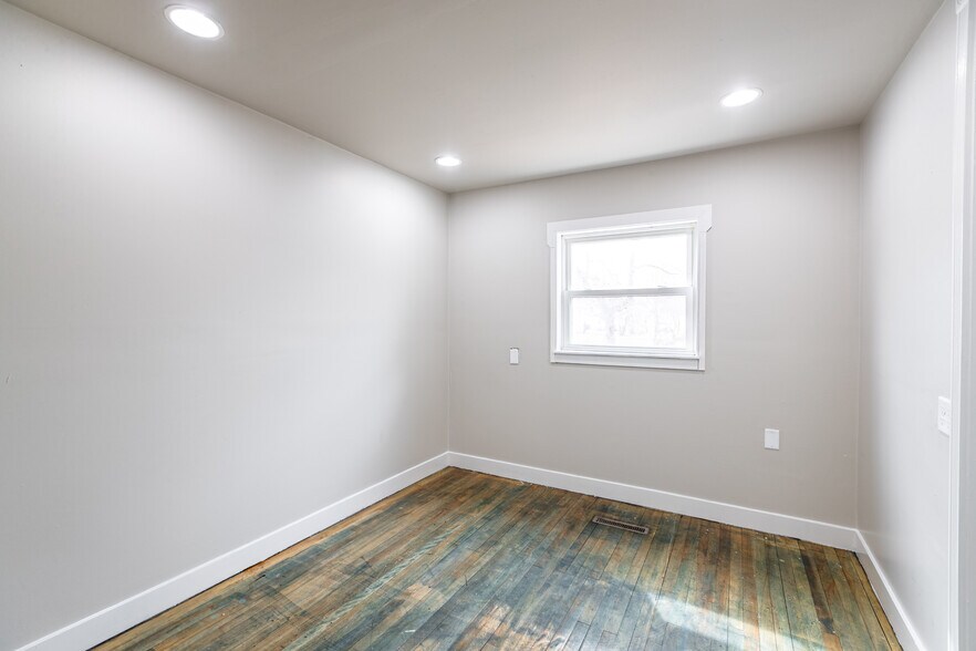 More Photos Of 1601 Jackson St, La Crosse General Retail For Lease