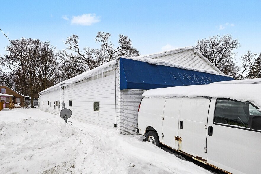 More Photos Of 1240 Pipestone Rd, Benton Harbor Office For Sale