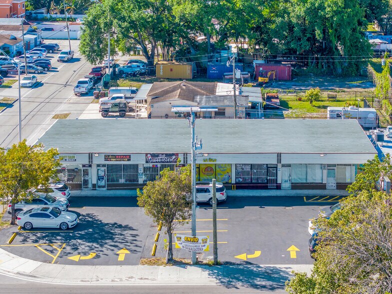 More Photos Of 820 SE 8th St, Hialeah General Retail For Sale