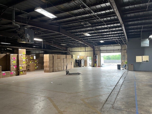 More Photos Of 1942 S Interstate 35, San Marcos Warehouse For Sale