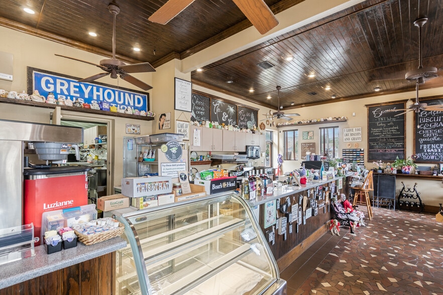 More Photos Of 700 St. Johns Ave, Palatka Restaurant For Sale