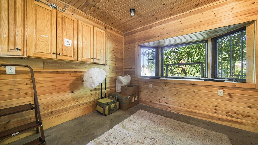 More Photos Of 409 N State St, Franklin Grove Hotel For Sale