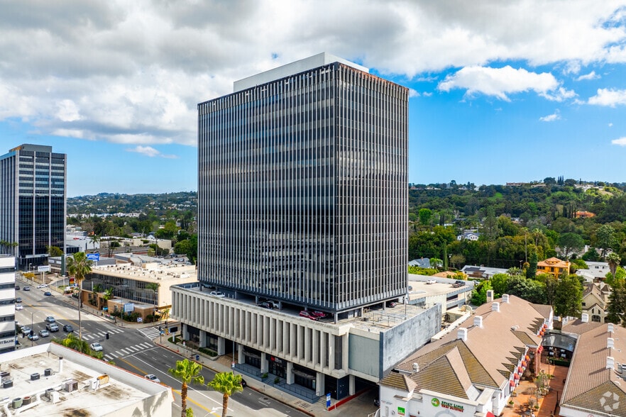 More Photos Of 15910 Ventura Blvd, Encino Office For Lease
