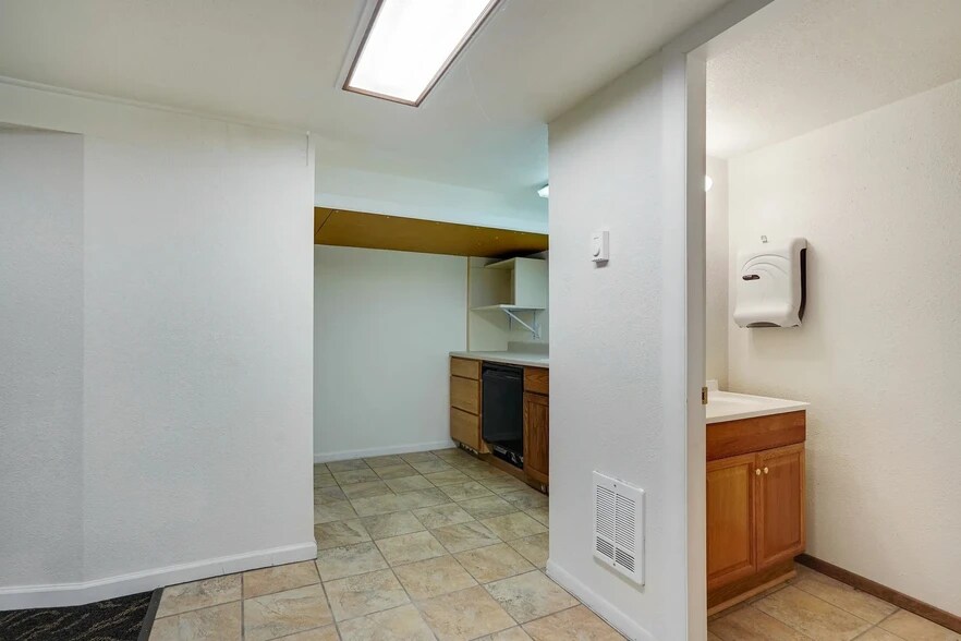 More Photos Of 1230 Fairview Ave SE, Salem Office For Sale