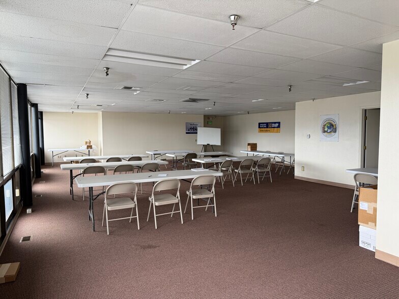 More Photos Of 4660 Gambell St, Anchorage Warehouse For Sale