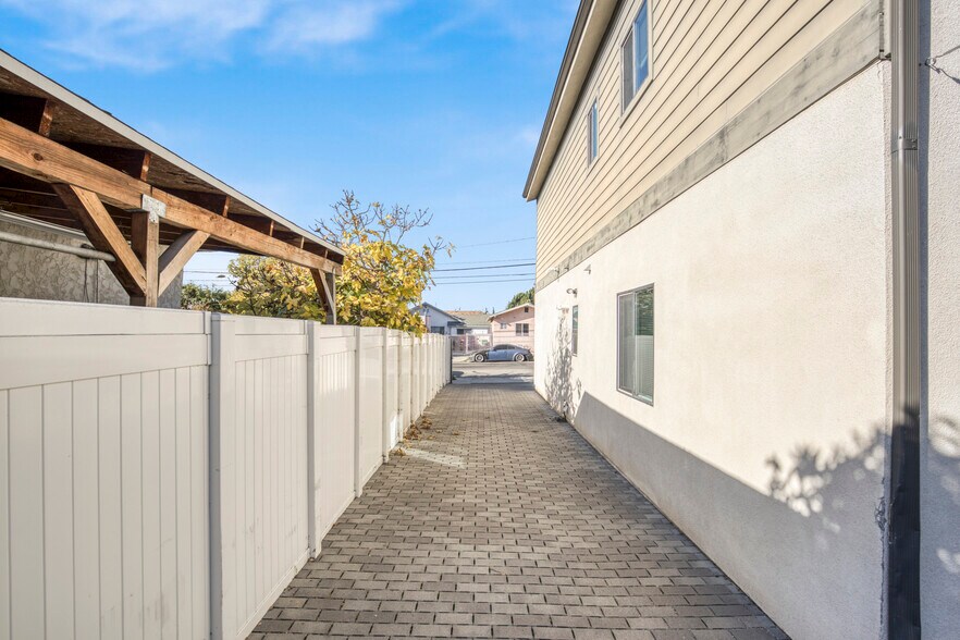 More Photos Of 1256 N Hobart Blvd, Los Angeles Apartments For Sale