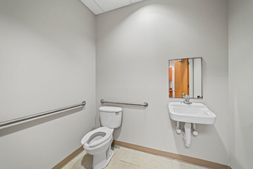More Photos Of , Jacksonville Office For Sale