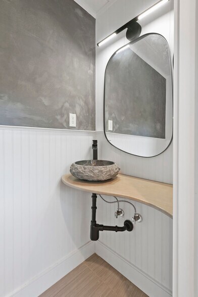 More Photos Of 27353 1/2 Pacific Coast Hwy, Malibu Apartments For Sale