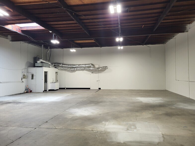 More Photos Of 1203-1243 W Trenton Ave, Orange Warehouse For Lease