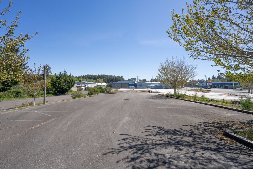More Photos Of 1090 Newmark Ave, Coos Bay Land For Sale