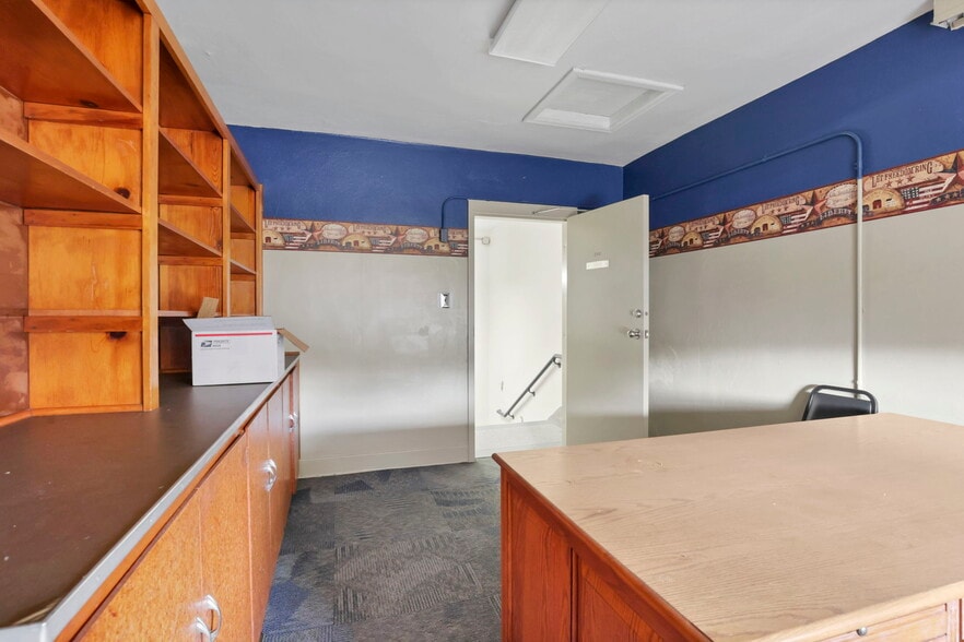 More Photos Of 300 E Auburn Ave, Springfield Office For Sale