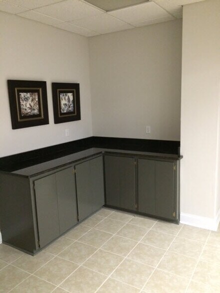 More Photos Of 155 North Crest Blvd, Macon-Bibb Office For Sale