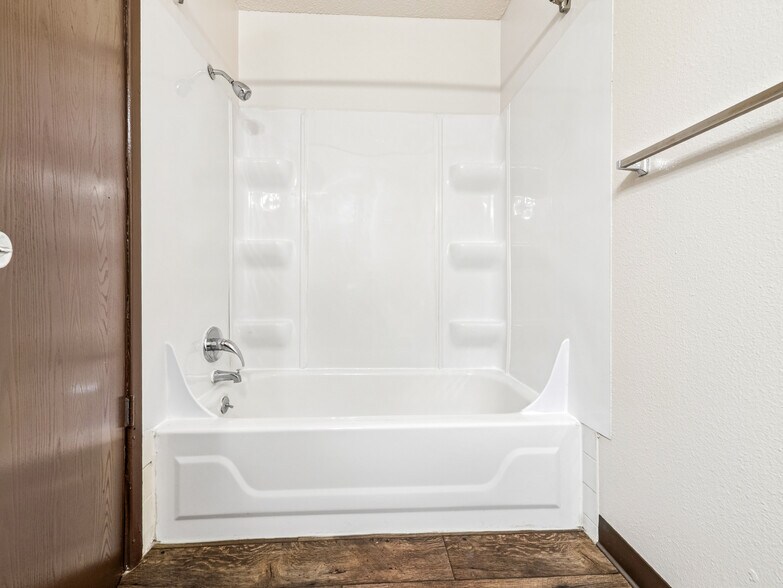 More Photos Of 127 Kensington Ave S, Kent Apartments For Sale