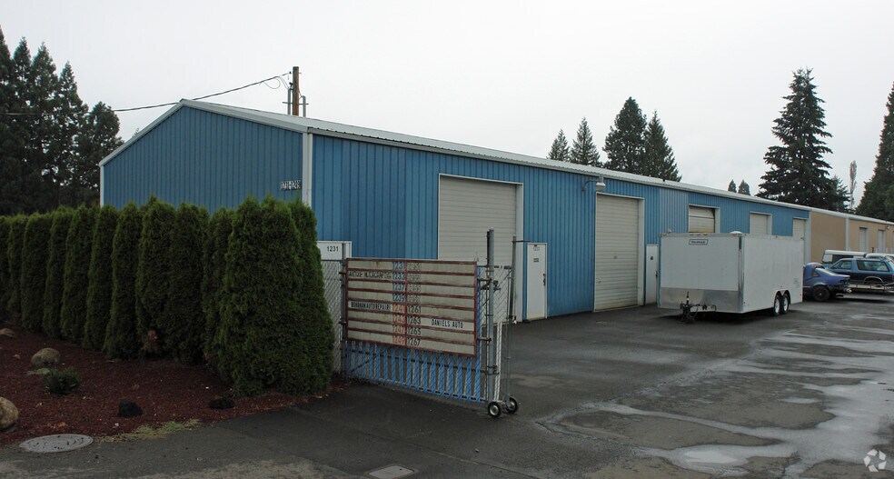 More Photos Of 1251-1259 Candlewood Ave NE, Salem Unknown For Lease