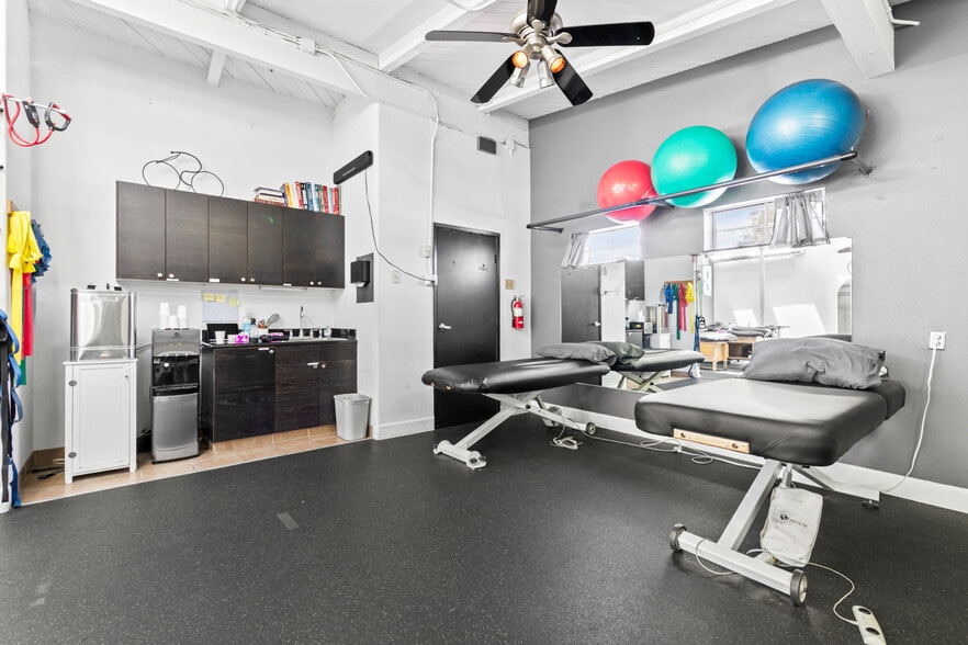 More Photos Of 1714 17th St, Santa Monica Medical For Sale