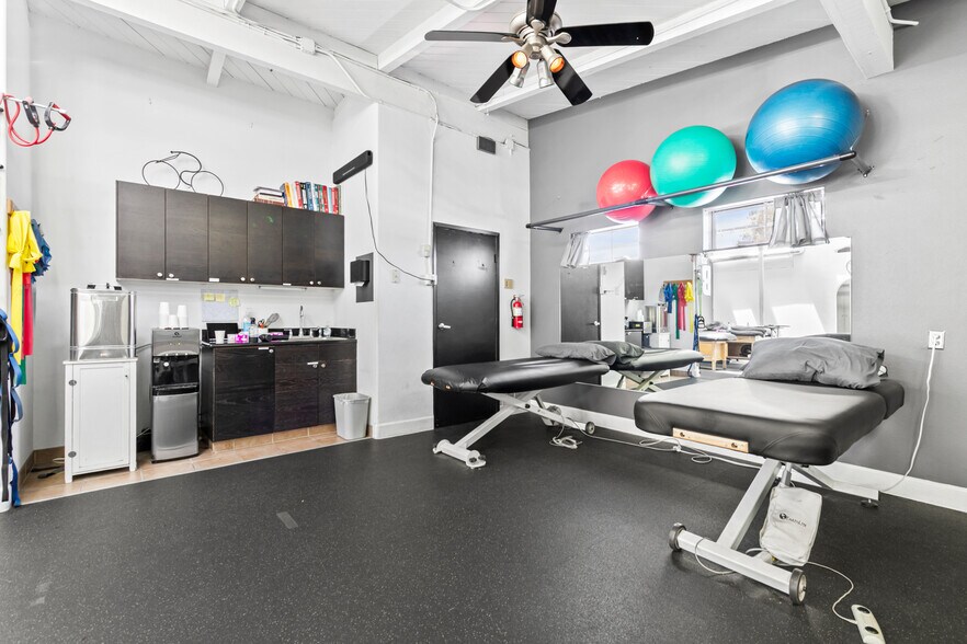 More Photos Of 1714 17th St, Santa Monica Medical For Lease