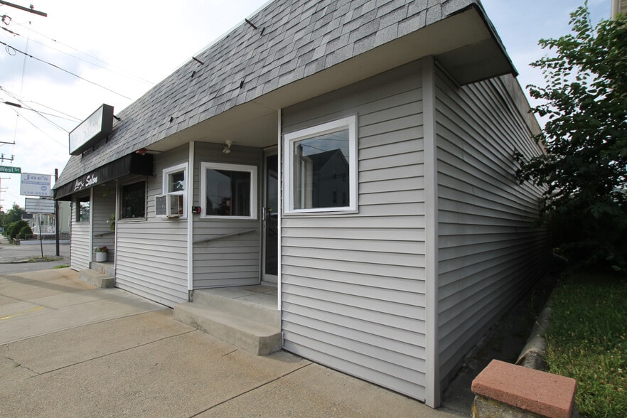 More Photos Of 492-494 Warren Ave, East Providence Storefront Retail Office For Sale