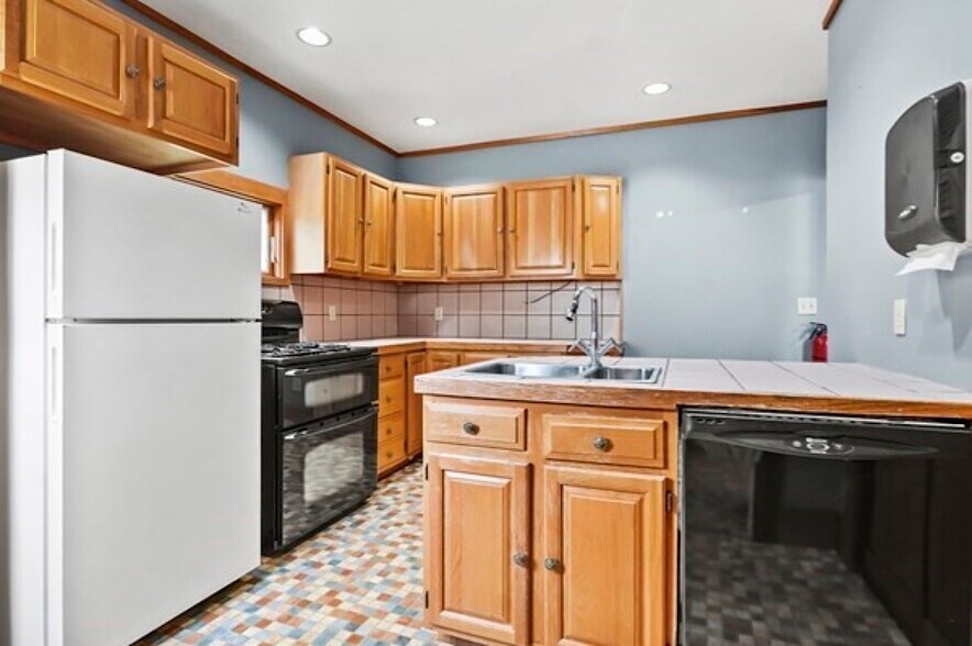 More Photos Of 182 State St, Newburyport Office For Sale