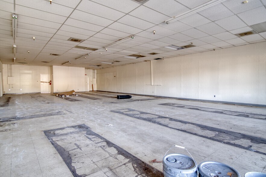 More Photos Of 13611-13663 N 32nd St, Phoenix Storefront For Lease