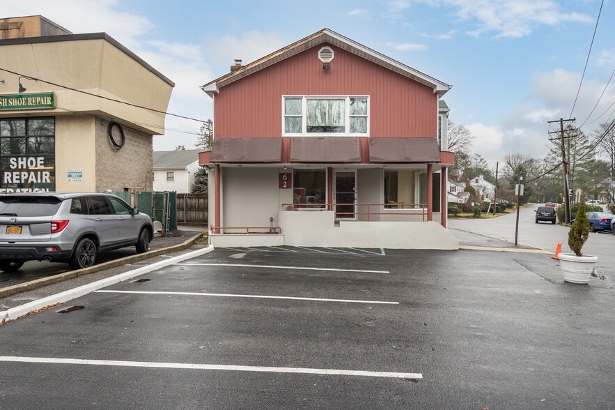 Primary Photo Of 62 Glen Cove Rd, Roslyn Heights Storefront Retail Office For Lease