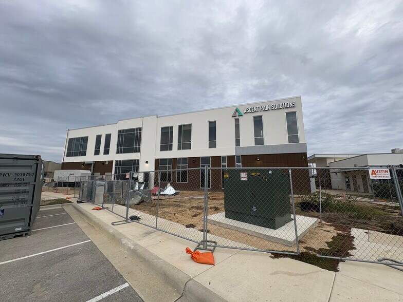 More Photos Of 9010 Brodie Ln, Austin Office For Lease