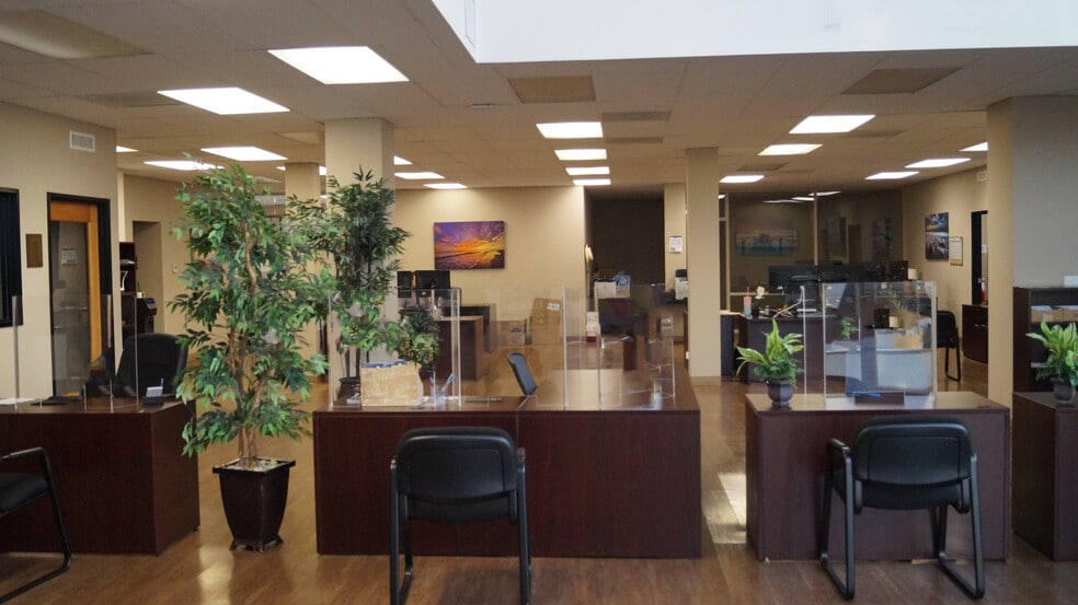 More Photos Of 400 San Fernando Mission Blvd, San Fernando Office For Lease
