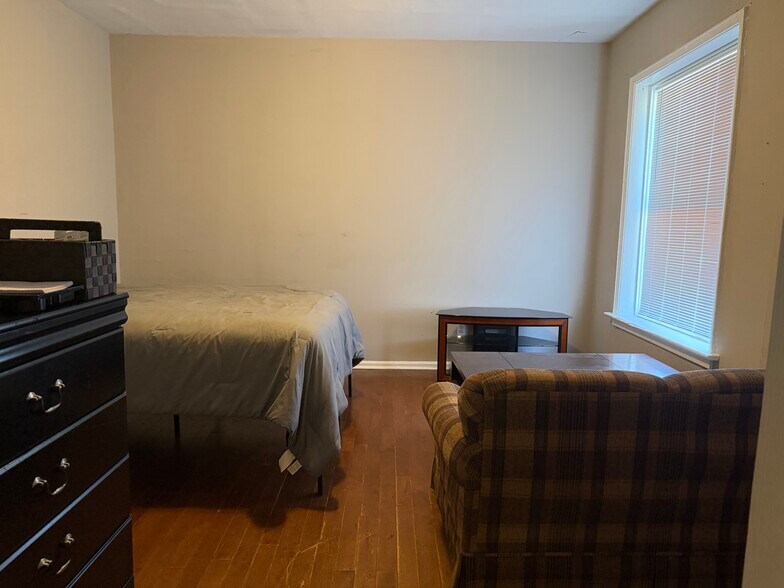 More Photos Of 4500 Virginia Ave, Saint Louis Storefront Retail Residential For Sale