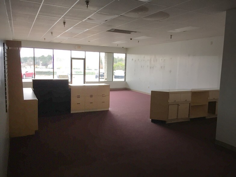 More Photos Of 5600 Milgen Rd, Columbus Storefront For Lease